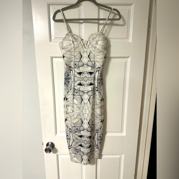 Lioness Dresses & Skirts - Dress